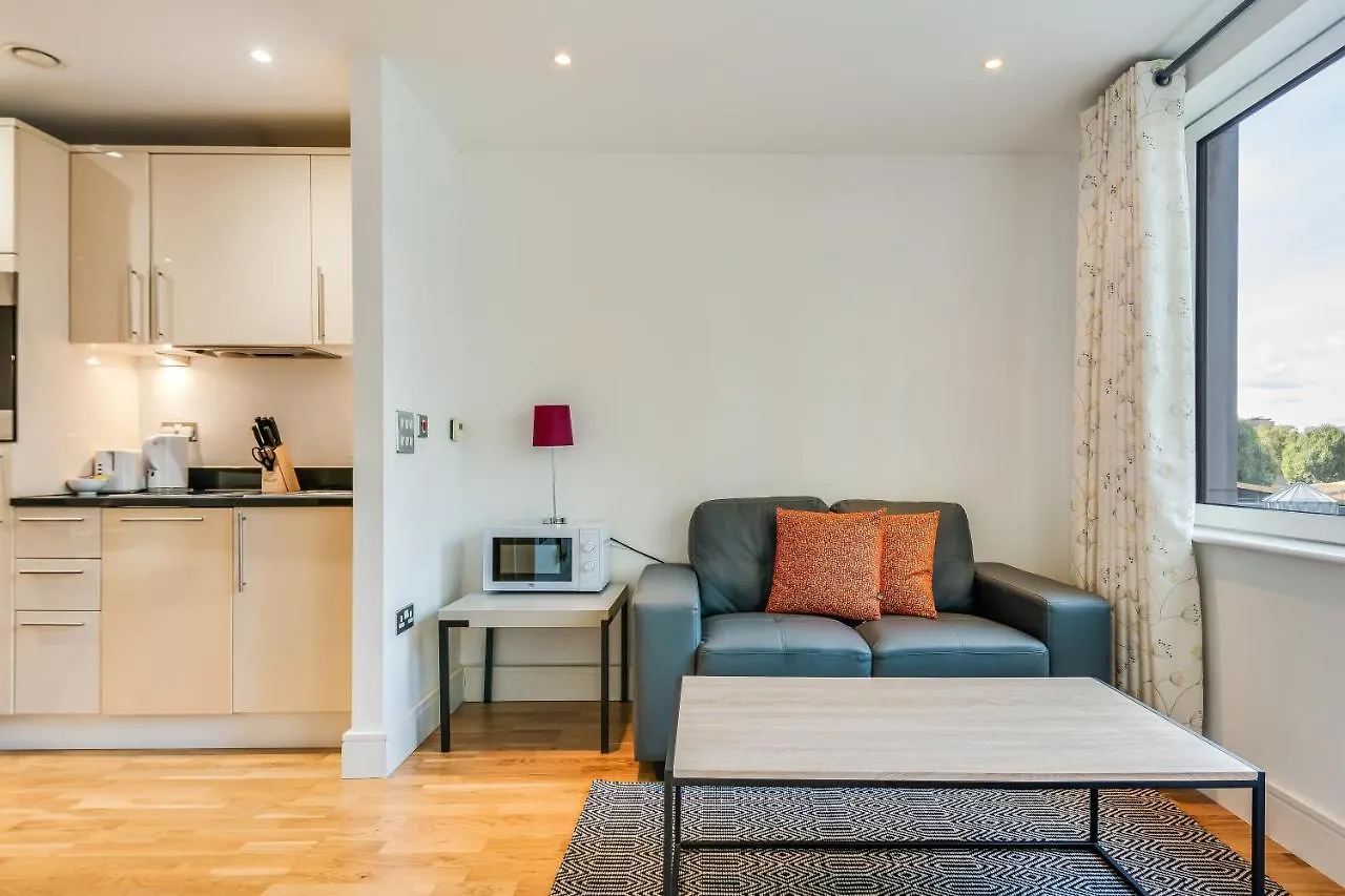 Mysquare Comfy Studio Apartment In Canary Wharf London